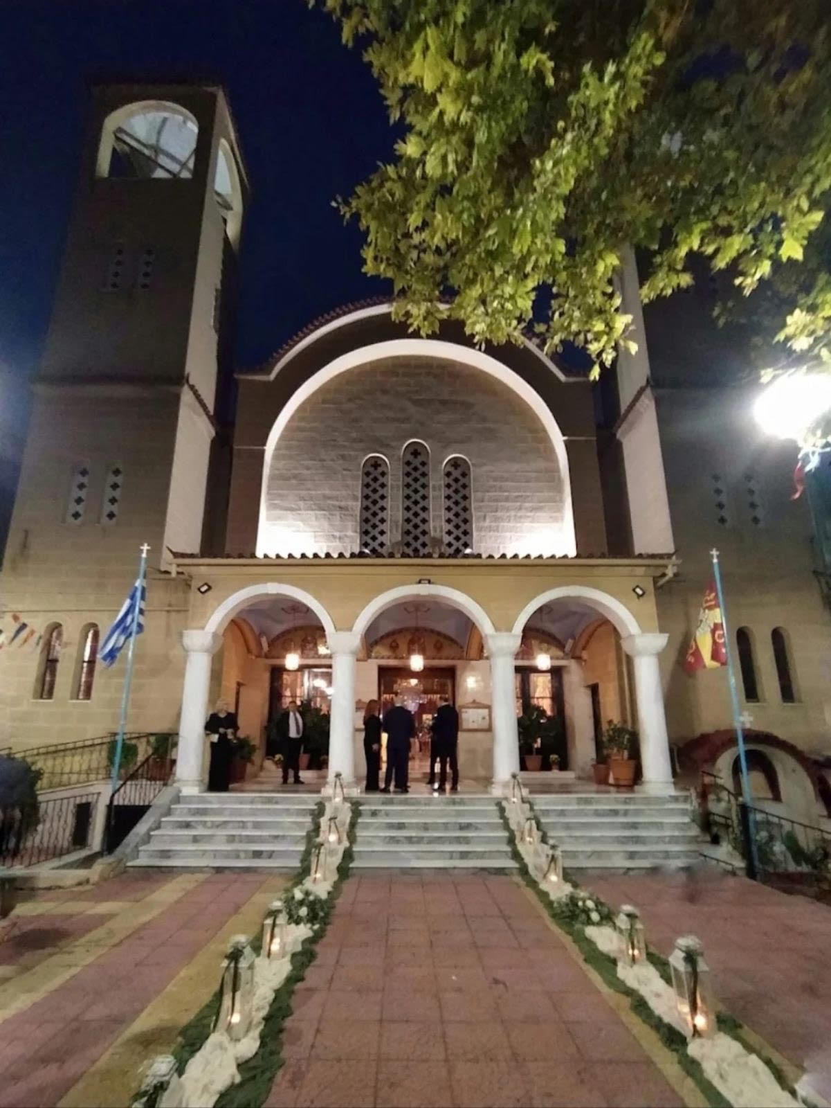 Ιερός Ναός - Νυχτερινή όψη